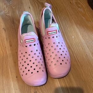 Hunter Kids Pink Perforated Water Shoes